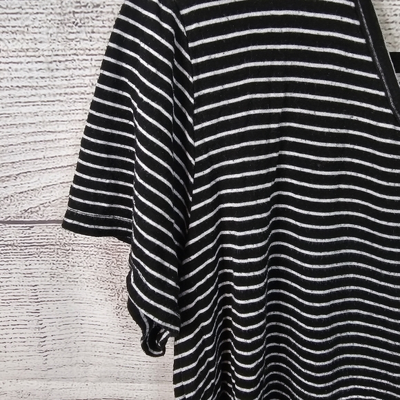 Womens Top, Lightweight Blouse, Black & White, V-neck Shirt, Size : Large - Picture 6 of 8